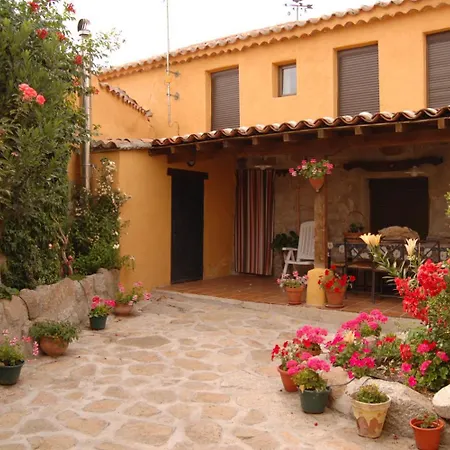 Gemerendura Con Patio Y Son Soles Con Piscina Ferienhaus *