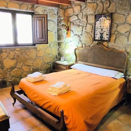 Gemerendura Con Patio Y Son Soles Con Piscina